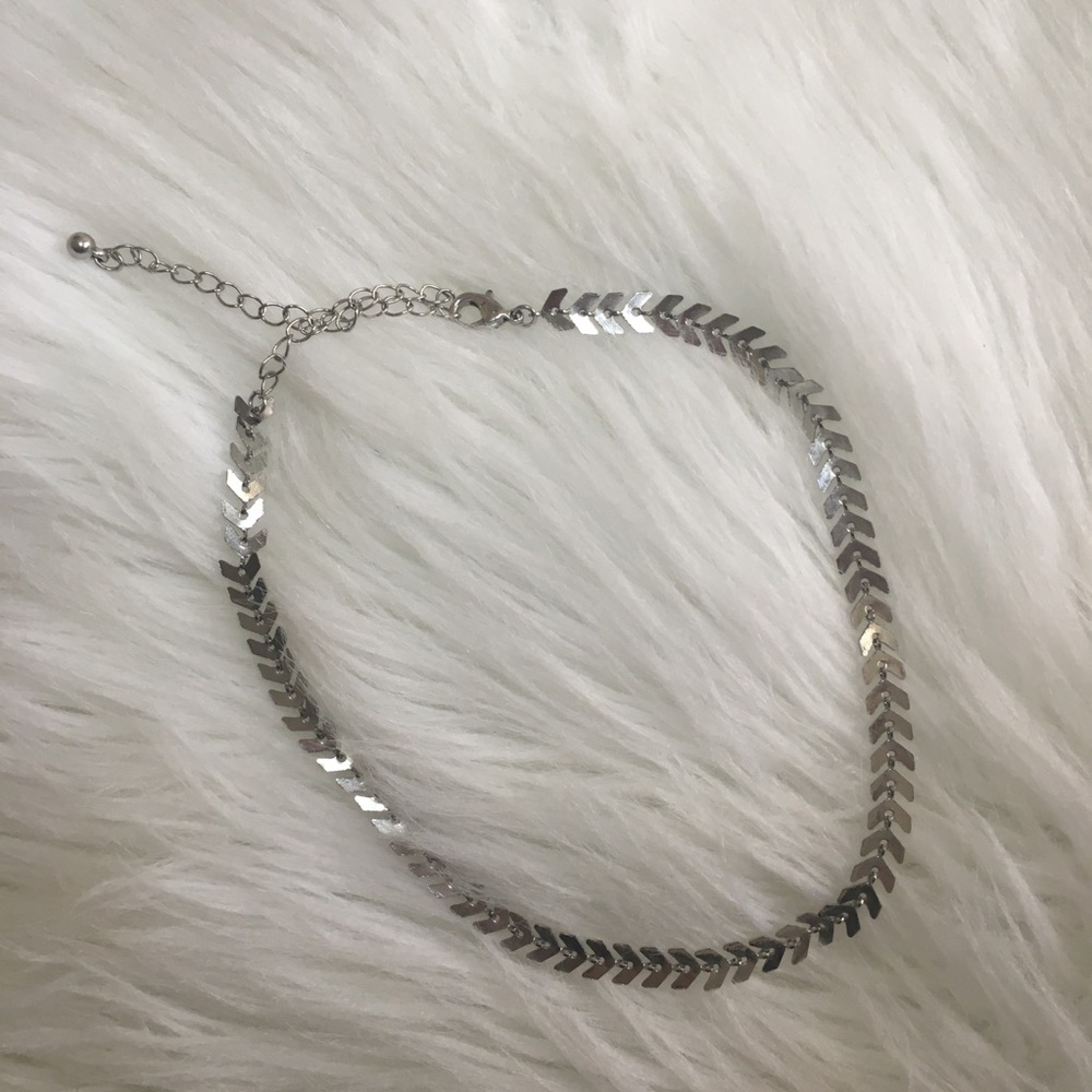 arrow chocker